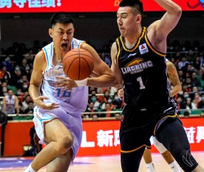 九游体育 -包含山东男篮赛后门线救险，志在CBA常规赛名次提升，气氛紧张，身体对抗强度拉满的词条