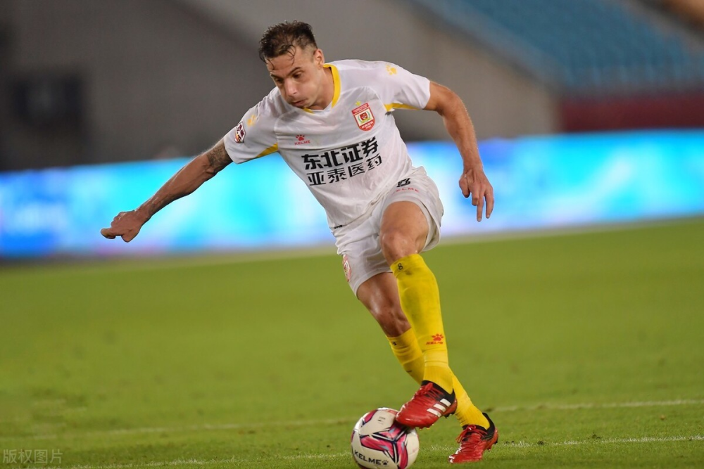 包含今晚北京国安备战欧冠，状态回暖细节曝光，目标明确，更衣室氛围转暖的词条