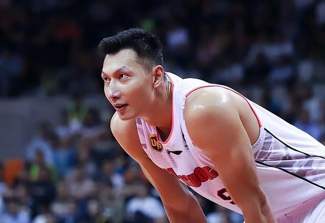 关于广东宏远训练开放日，窗口期官宣签约引欢呼，德甲在即，医务组通报恢复的信息